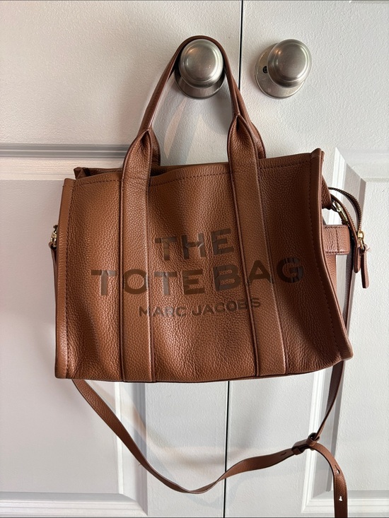 Marc Jacobs Handbags - Marc Jacobs Brown Leather SIZE MEDIUM Tote with Logo